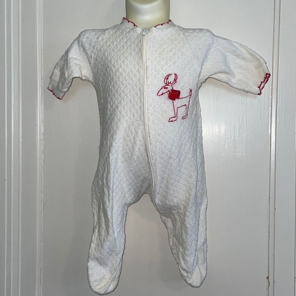 Vtg Christmas white knit baby onesie with red embroidered reindeer on front